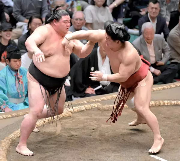 朝紅龍が３連勝　初黒星の弟・朝翠龍にはエール「悪い相撲ではない」