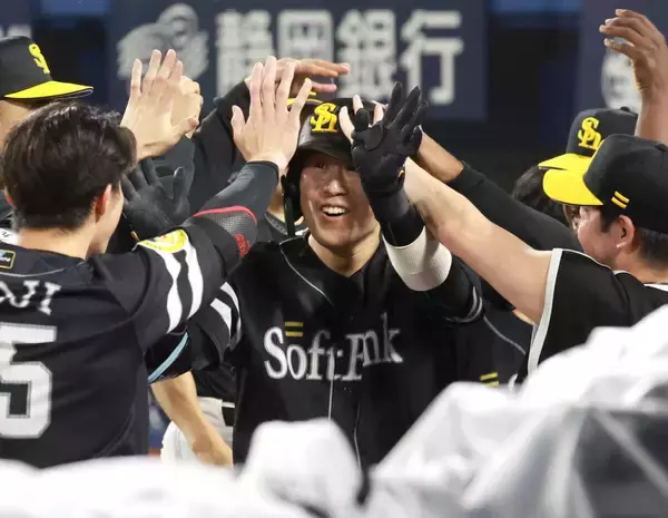 【日本シリーズ】プロ通算１発の川村友斗が「まさか」バックスクリーンへ決勝弾！小久保監督も仰天　シーズン打率・０９５の伏兵が大仕事でソフトバンク連勝