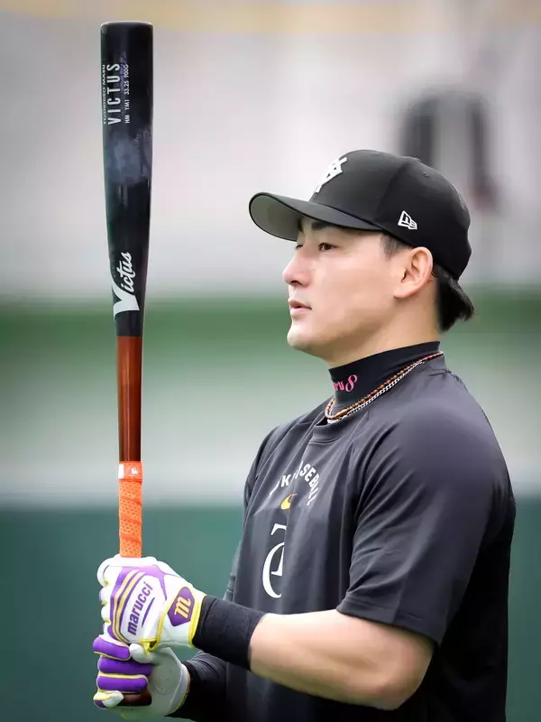 【巨人】丸佳浩が１９年目も練習の鬼…振って振って振っての合同自主トレ最終日