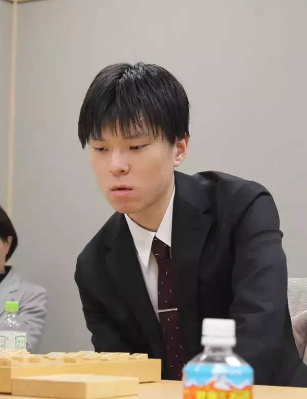 片山史龍四段「緊張感がありながら将棋に集中してできることはやれた」福間香奈女流五冠の試験官で勝利