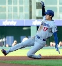 大谷翔平、今季初盗塁を記録　１打席目に敵失で出塁記録更新はお預けも…試合前には菅野智之と交流