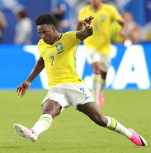 【Ｗ杯】日本２位通過で立ちはだかる王国エースＦＷビニシウス…ブラジルがスコットランド３－０快勝Ｃ組１位通過、エースはロマリオ、ロナウドらに続くブラジル代表５人目の全３戦ゴール