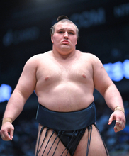 安青錦が３場所ぶり３度目の優勝　優勝決定ともえ戦で決める　負傷乗りこえ万感　特例で大関復帰を決めた場所での賜杯は史上初