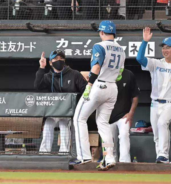【日本ハム】王者・ソフトと死闘延長１２回で今季初のドロー　４点差追いつかれるも…７・５差を死守