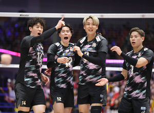 【バレー男子】右膝が心配された西田有志は先発して７得点「僕はやるだけ」第３セットから下がる　ティリ監督が起用の意図説明