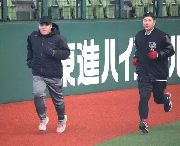 【西武】中村剛也　炭谷銀仁朗とマイペース自主トレ始動　２５年目も「シーズンに向けてやるだけ」