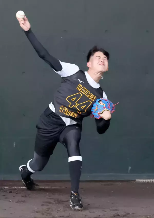 【阪神】ドラフト４位・早瀬朔ら新人３投手が初ブルペン　久保田智之２軍投手チーフら首脳陣も熱視線