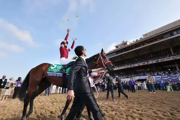 フォーエバーヤングにまた勲章　米競馬の「モーメントオブザイヤー」に日本馬初のＢＣクラシック制覇が輝く