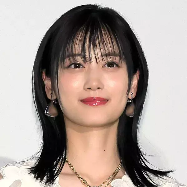 山下美月、もこもこファーコート＆帽子の冬コーデを披露！ファンから反響続々