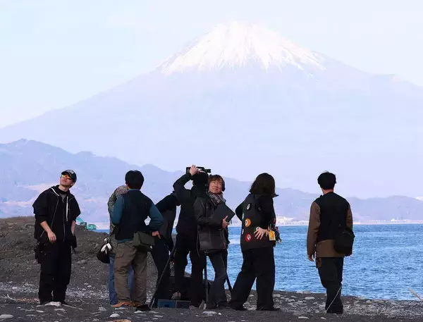 故郷の静岡市で撮影好調　京都芸術大教授・山本起也監督の映画「うさぎのあしあと」杉本哲太＆高橋恵子主演　２０２７年公開予定