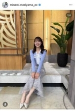 テレ朝・森山みなみアナ、爽やかコーデの上目遣いショットに「即いいね押しました」「女神スマイル」