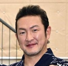 骨折→４月休演の中村獅童の次男　楽屋で兄と寄り添う最新ショットが「微笑ましい」「リハビリ頑張れ」と反響