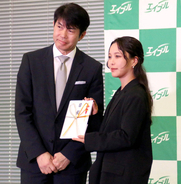 高梨沙羅がエイブル受賞式に出席　１０月に３０歳に「落ち着いた女性になりたい」