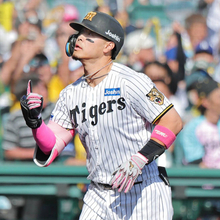 【阪神】佐藤輝明、球団３人目の新人から６年連続２ケタアーチ「お母さん、いつもありがとう」自宅に肉じゃがを届けてくれる母・晶子さんに恩返し弾