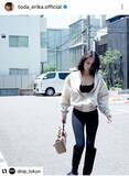 「「え！？戸田恵梨香なの？」とんでもない格好で歩く姿！ブラトップ＆ぴたぴた「超モデル」体のシルエット強調」の画像1