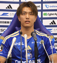 町田に新加入の小川航基が入団会見「優勝に貢献できるように頑張って行きたい」背番号は９…テレビカメラ１０台が集結