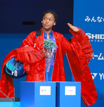 大坂なおみ　昨年ウィンブルドンジュニア女王にストレートで屈す　真っ赤な着物風ガウンで登場もまさかの敗戦　東レ・パンパシフィックＯＰ