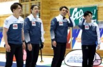 カーリング男子、中国に敗れ五輪出場権ならず　小泉、山口は涙で立ち上がれず「なんとか一緒に、五輪にいきたかった」