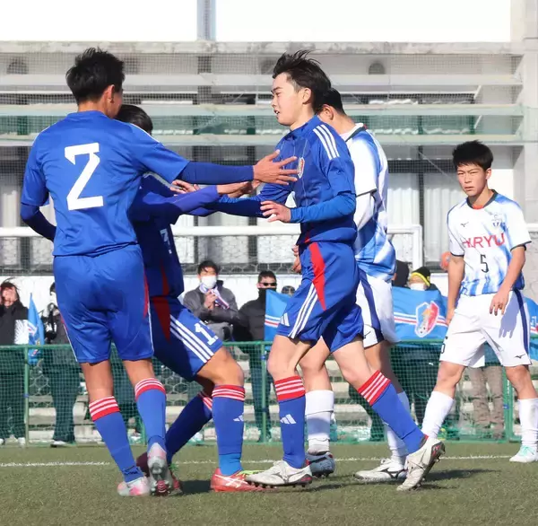 【高校サッカー】強風味方に清水桜が丘が飛龍に勝利　牧勇翔（はやと）が決勝ゴール