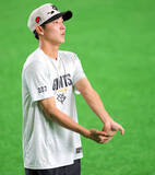 「【巨人】宇都宮葵星がプロ初打席初安打→一夜明けで早出特守　俊足で支配下勝ち取った韋駄天男が三塁で軽快な動き」の画像1