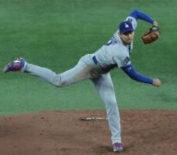 「１番投手」大谷翔平初回ピンチも岡本和真から１６１キロで空三振…１打席目四球で４３戦連続出塁の日本人タイ記録