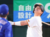 「【巨人】大城卓三が“秘打”　平凡飛球に悔しがる→打球見失いラッキー三塁打！　打率．５６３まで上昇･･･実は５本目のスリーベース」の画像1