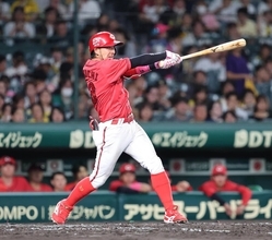 【広島】菊池涼介が２年ぶりシーズン１００安打！新井貴浩監督らに並ぶキャリア１３度目　通算２０００安打まで１１１本…今季チームで坂倉将吾に次ぐ安打数