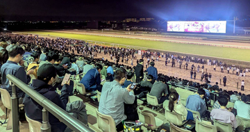 東京競馬場で凱旋門賞ＰＶ実施　詰めかけた６２００人から地鳴りのような大歓声が響く「かっこよかった。１００点満点です」