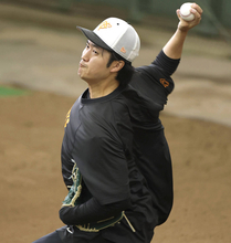 【巨人】松井新監督の前で爆睡で話題の３年目右腕「悪い時に『また寝てるのか』って言われそう…」「来年は野球で目立てるように」