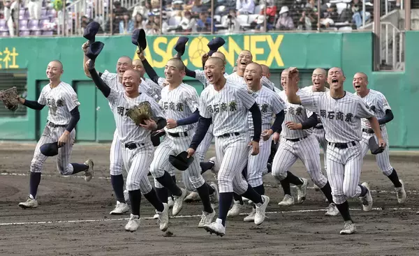 【高校野球】明石商、大阪桐蔭・川本晴大対策実ってセンバツ当確　朝礼台にマシン置いて１９２センチ左腕攻略　狭間善徳監督「絶対に逃げるな」“死球上等”のド根性野球