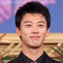 竹内涼真、イケメン弟とお風呂ショット「体つきかっこいい」「ワイルド」「ご褒美過ぎる」…妹も含め３きょうだいで旅行