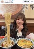 「大食いタレント・もえあずがうどん２杯をぺろり！フォロワーもビックリ「一口が多い」「大食い怪獣モエゴン」」の画像1
