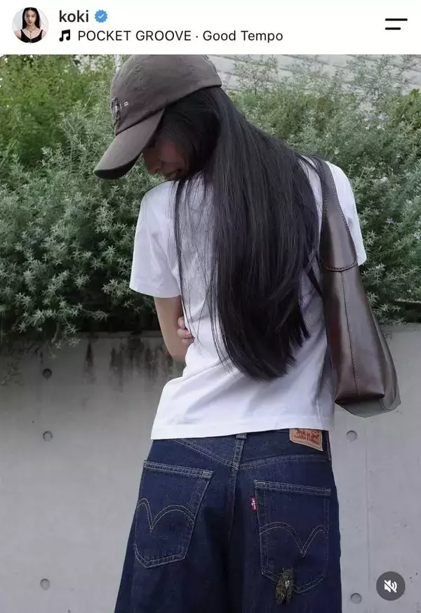 Ｋｏｋｉ，のお尻にセミ！「お散歩してたら蝉さんが挨拶しにきてくれました」姉・Ｃｏｃｏｍｉが撮影