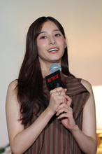 新木優子、シール集めに没頭中「無心で張り替えてる時間がメディテーションみたいで楽しい」