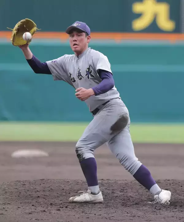 【甲子園】花巻東が３年ぶり８強　“三刀流”赤間史弥→萬谷堅心の完封リレー　適時打なくても４得点でセンバツ８強の英明退ける