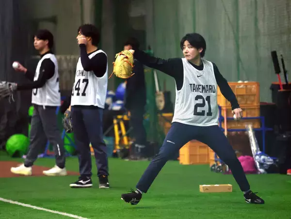 巨人ドラ１・竹丸和幸がＧ球場で初練習「緊張もあったけど、楽しくできた」新調した寝具で７時間半快眠