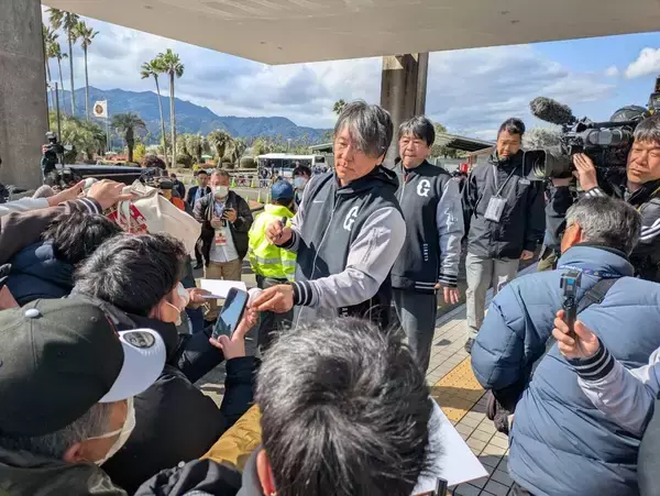 【巨人】松井秀喜臨時コーチが即席サイン会　激レアチャンスにファン大興奮