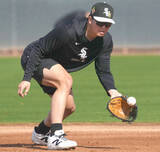 「ホワイトソックス・村上宗隆は一塁起用へ　球団幹部「最初の数日は三塁でノック受けていた」「シーズン開幕までに一塁に慣れさせる」」の画像1