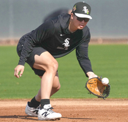 ホワイトソックス・村上宗隆は一塁起用へ　球団幹部「最初の数日は三塁でノック受けていた」「シーズン開幕までに一塁に慣れさせる」