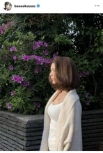 井手上漠、“母似”の圧巻横顔ショットを披露！「美しすぎる…」「笑顔が素敵」「かわいい」などファンため息