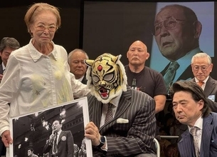 初代タイガーマスク「一周忌」を迎えた新間寿さんに「復活」誓う「８月には１０００回を超えるトレーニングができる」…５・２７後楽園