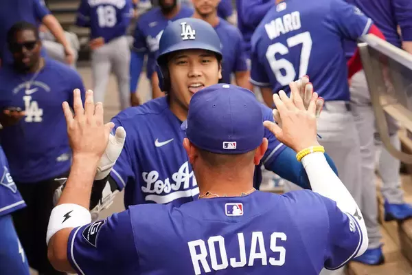 大谷翔平、先頭打者弾から四球、四球、四球で９打席連続出塁　左膝炎症から２試合ぶり復帰…激走スライディングも　昨季ＷＳでは１試合で全９出塁