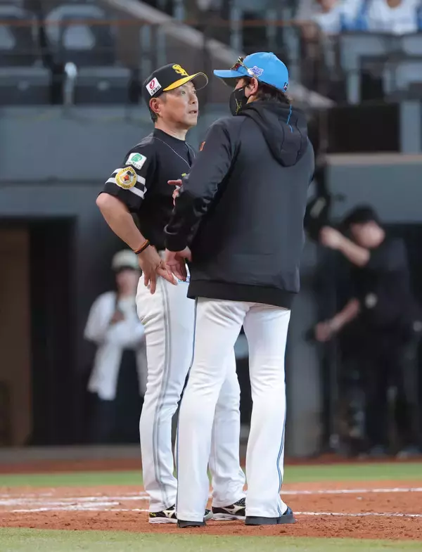 【日本ハム】新庄監督「誤解があった。卑怯なまねして勝つ気もない」レイエスのサイン伝達疑惑を全面否定、小久保監督に試合後異例の“事情説明”