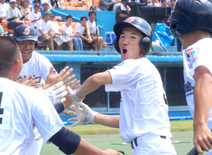 【高校野球】聖隷の二刀流・小金沢玲雄の恩返し　上村敏正前監督に届けた満塁弾　帽子のつばには「雌伏雄飛」の文字