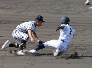 【甲子園】東日本国際大昌平のビデオ検証で初めて判定が覆る→勝ち越し打…同点の９回に流れ変えるアウト→セーフに