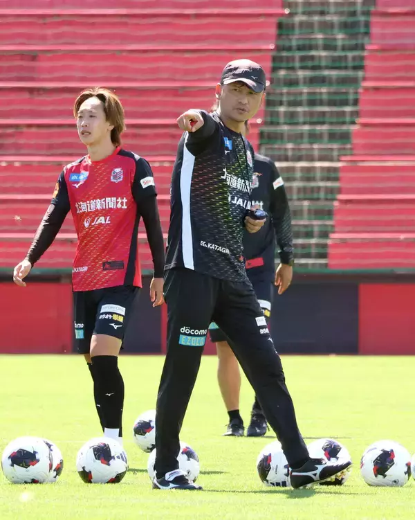 【Ｊ２札幌】連敗阻止へ　川井健太監督が先頭に立って“異例の”指導…２９日のアウェー甲府戦でリーグ戦３試合ぶり勝利へ