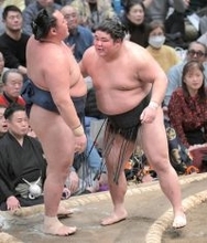 伯乃富士が４勝目　初対戦から４連敗だった玉鷲に連勝「自分の力がついてきているところもある」