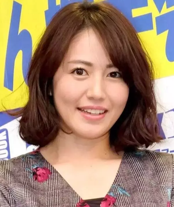 「すっぴん？！」磯山さやか　４２歳の自撮りにファン衝撃「朝から何も手についてない」「お顔…」