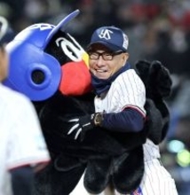 ヤクルト・池山新監督が変えた諦めない空気感　声ガラガラでもベンチからナインを鼓舞