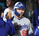 「ドジャースに「打てる捕手」が大渋滞　一塁起用のラッシングが２度目のマルチ弾で８戦７発　正捕手スミスもメジャー屈指の強打」の画像1